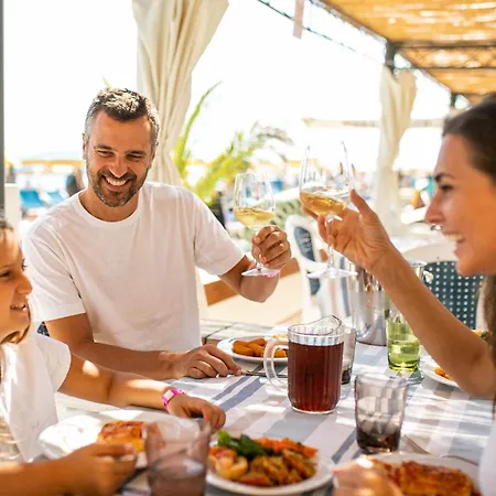 Bikini Tropicana Family ليدو دي سافيو