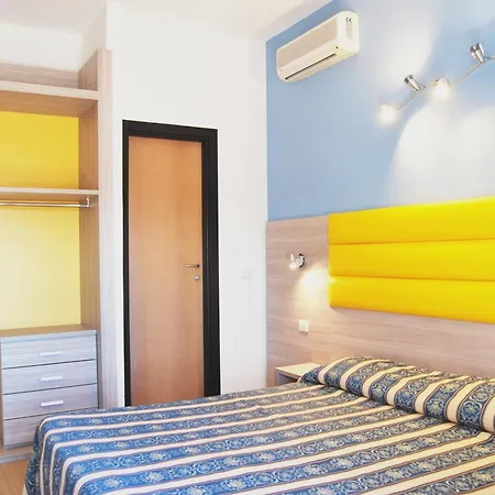 Bikini Tropicana Family ليدو دي سافيو