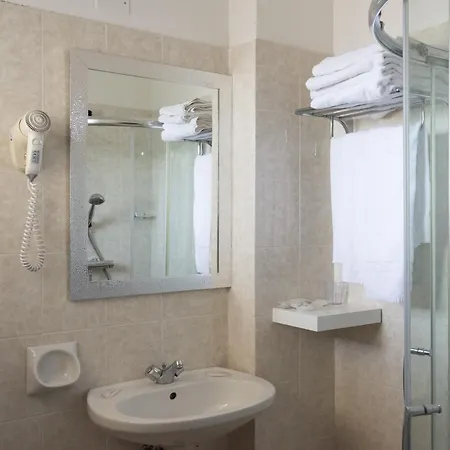 Bikini Tropicana Family فندق ليدو دي سافيو