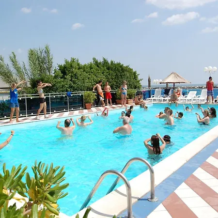Hotel Bikini Tropicana Family