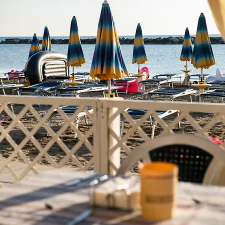 Bikini Tropicana Family