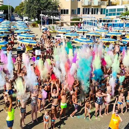 Hotel Bikini Tropicana Family